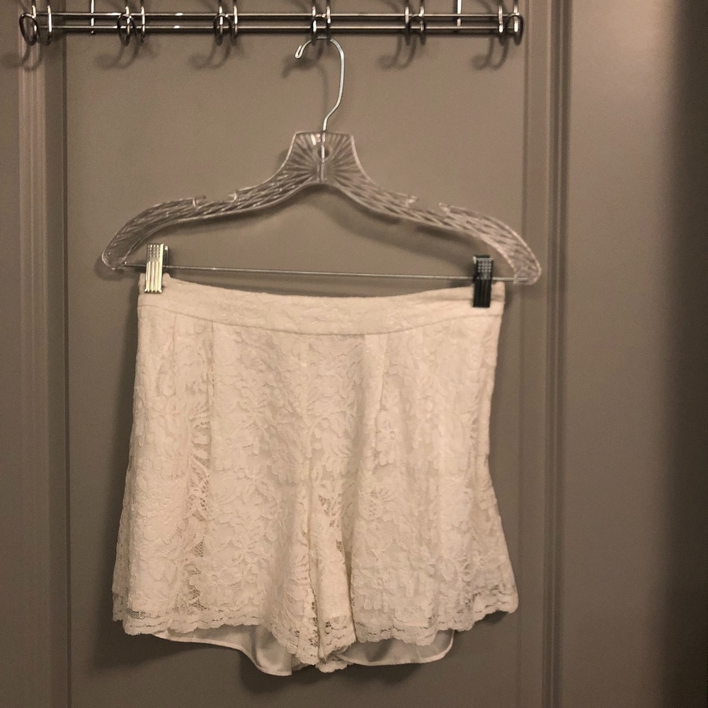Gianni Bini White Lace Shorts With Side Zipper